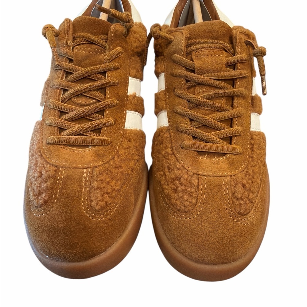 Steve Madden Sneaker Size 7.5 Camel Brown Cream Contrast Stripes Sherpa New - Picture 3 of 11